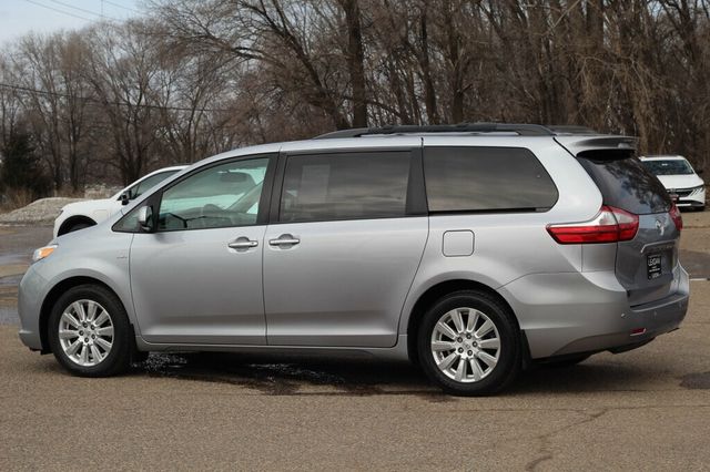 2017 Toyota Sienna AWD XLE PREMIUM W/ REAR DVD, NAVIGATION, LEATHER MOONROOF - 22985529 - 19