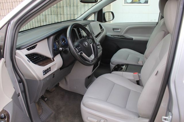 2017 Toyota Sienna AWD XLE PREMIUM W/ REAR DVD, NAVIGATION, LEATHER MOONROOF - 22985529 - 24