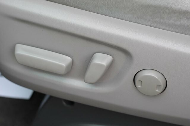 2017 Toyota Sienna AWD XLE PREMIUM W/ REAR DVD, NAVIGATION, LEATHER MOONROOF - 22985529 - 26