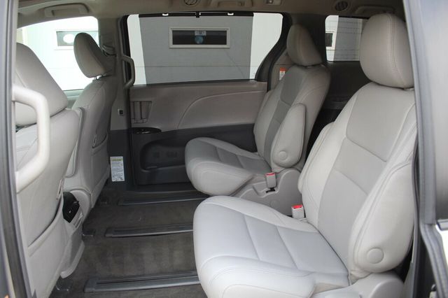 2017 Toyota Sienna AWD XLE PREMIUM W/ REAR DVD, NAVIGATION, LEATHER MOONROOF - 22985529 - 27