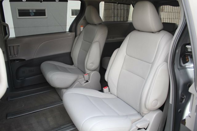 2017 Toyota Sienna AWD XLE PREMIUM W/ REAR DVD, NAVIGATION, LEATHER MOONROOF - 22985529 - 28