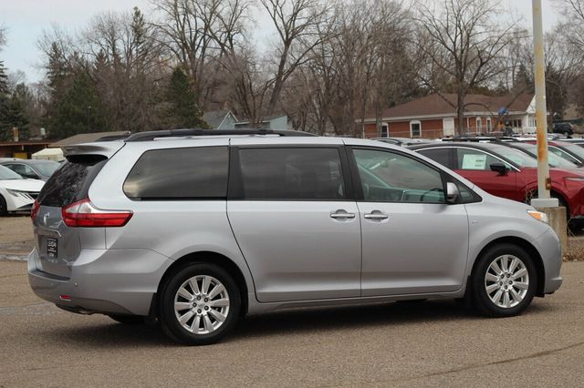 2017 Toyota Sienna AWD XLE PREMIUM W/ REAR DVD, NAVIGATION, LEATHER MOONROOF - 22985529 - 2