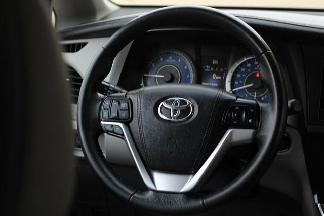 2017 Toyota Sienna AWD XLE PREMIUM W/ REAR DVD, NAVIGATION, LEATHER MOONROOF - 22985529 - 30