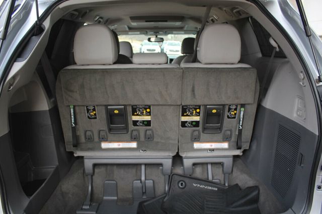 2017 Toyota Sienna AWD XLE PREMIUM W/ REAR DVD, NAVIGATION, LEATHER MOONROOF - 22985529 - 34