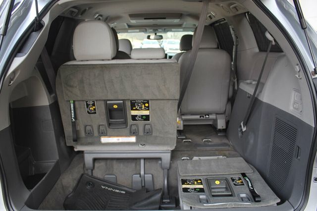 2017 Toyota Sienna AWD XLE PREMIUM W/ REAR DVD, NAVIGATION, LEATHER MOONROOF - 22985529 - 35