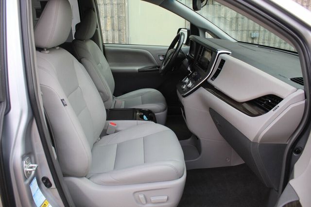 2017 Toyota Sienna AWD XLE PREMIUM W/ REAR DVD, NAVIGATION, LEATHER MOONROOF - 22985529 - 6