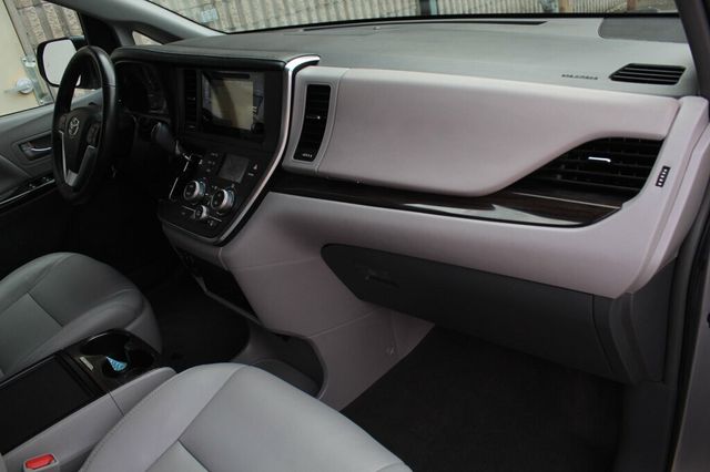 2017 Toyota Sienna AWD XLE PREMIUM W/ REAR DVD, NAVIGATION, LEATHER MOONROOF - 22985529 - 8