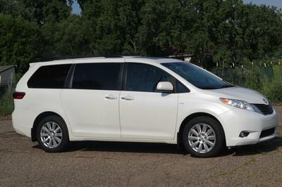 2017 Toyota Sienna - 5TDDZ3DC8HS187946