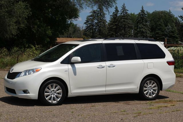 2017 Toyota Sienna AWD XLE W/ NAVIGATION, LEATHER, MOONROOF - 23040280 - 16