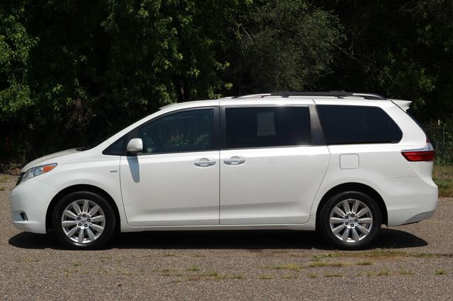 2017 Toyota Sienna AWD XLE W/ NAVIGATION, LEATHER, MOONROOF - 23040280 - 17