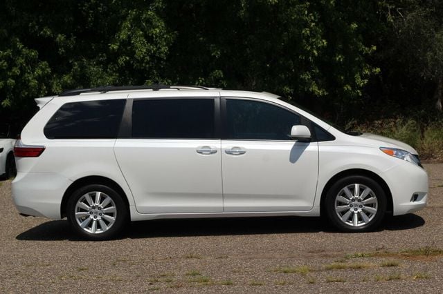 2017 Toyota Sienna AWD XLE W/ NAVIGATION, LEATHER, MOONROOF - 23040280 - 1