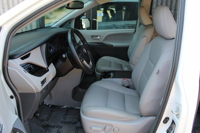 2017 Toyota Sienna AWD XLE W/ NAVIGATION, LEATHER, MOONROOF - 23040280 - 22