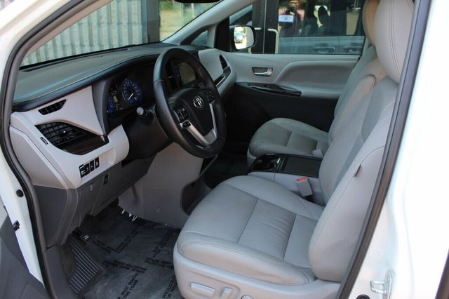 2017 Toyota Sienna AWD XLE W/ NAVIGATION, LEATHER, MOONROOF - 23040280 - 23