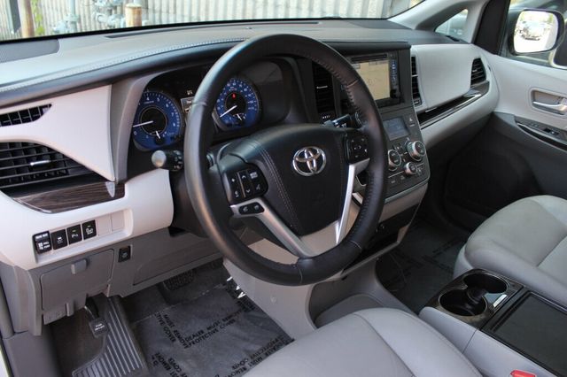 2017 Toyota Sienna AWD XLE W/ NAVIGATION, LEATHER, MOONROOF - 23040280 - 24