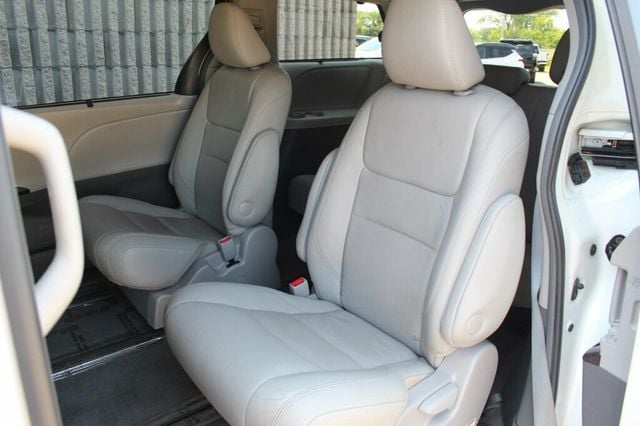 2017 Toyota Sienna AWD XLE W/ NAVIGATION, LEATHER, MOONROOF - 23040280 - 27