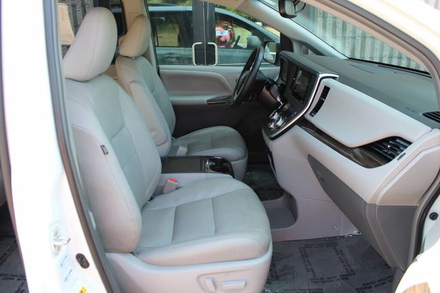 2017 Toyota Sienna AWD XLE W/ NAVIGATION, LEATHER, MOONROOF - 23040280 - 6