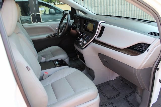 2017 Toyota Sienna AWD XLE W/ NAVIGATION, LEATHER, MOONROOF - 23040280 - 7