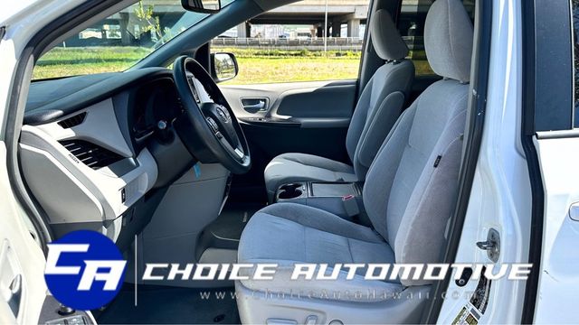 2017 Toyota Sienna LE Automatic Access Seat FWD 7-Passenger - 22399016 - 12