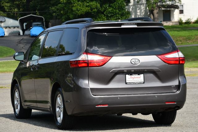 2017 Toyota Sienna LE Automatic Access Seat FWD 7-Passenger - 22528576 - 7