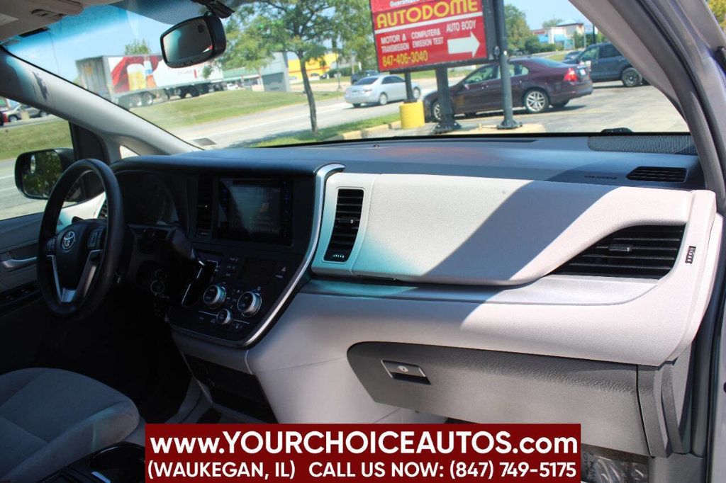 2017 Toyota Sienna LE Automatic Access Seat FWD 7-Passenger - 22901085 - 15