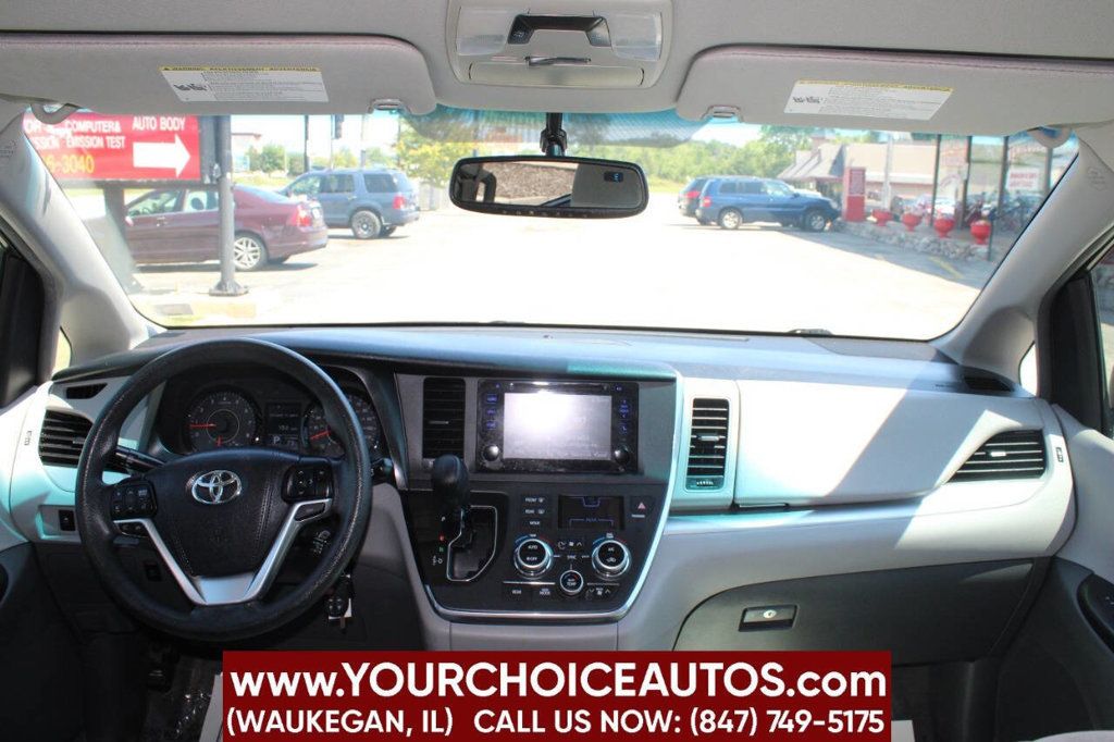 2017 Toyota Sienna LE Automatic Access Seat FWD 7-Passenger - 22901085 - 19