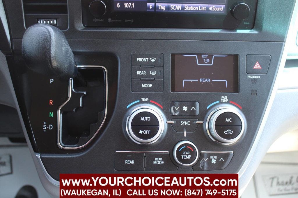 2017 Toyota Sienna LE Automatic Access Seat FWD 7-Passenger - 22901085 - 21