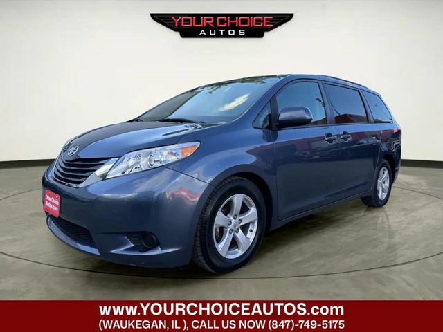 2017 Toyota Sienna LE Automatic Access Seat FWD 7-Passenger - 23043551 - 0