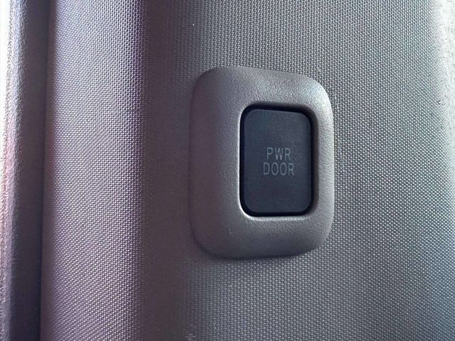2017 Toyota Sienna LE Automatic Access Seat FWD 7-Passenger - 23043551 - 12