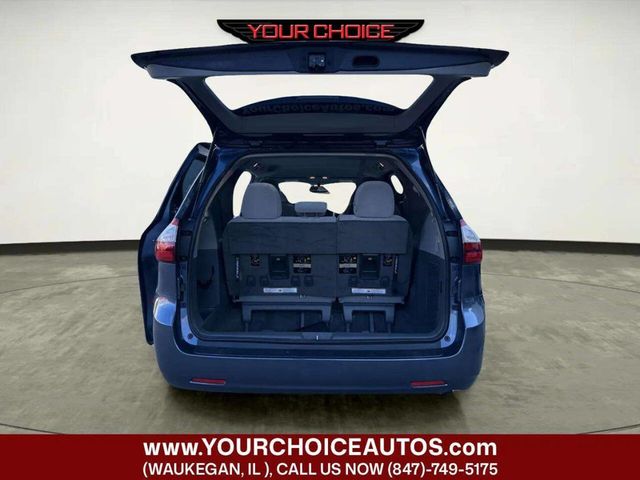 2017 Toyota Sienna LE Automatic Access Seat FWD 7-Passenger - 23043551 - 13