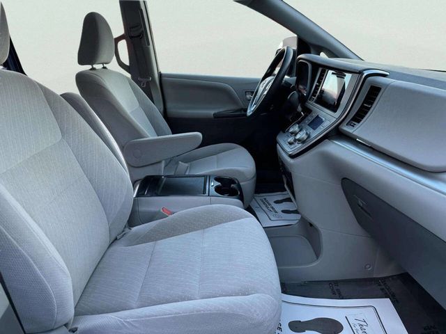 2017 Toyota Sienna LE Automatic Access Seat FWD 7-Passenger - 23043551 - 14
