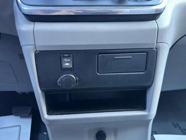 2017 Toyota Sienna LE Automatic Access Seat FWD 7-Passenger - 23043551 - 27