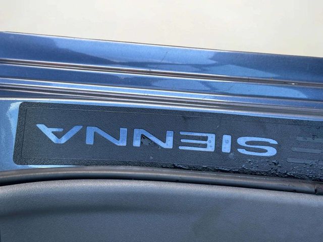 2017 Toyota Sienna LE Automatic Access Seat FWD 7-Passenger - 23043551 - 33