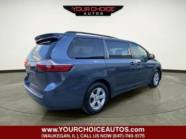 2017 Toyota Sienna LE Automatic Access Seat FWD 7-Passenger - 23043551 - 4