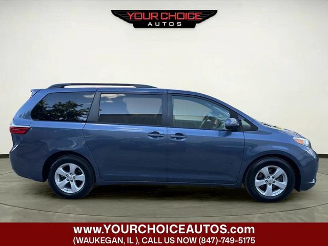 2017 Toyota Sienna LE Automatic Access Seat FWD 7-Passenger - 23043551 - 5