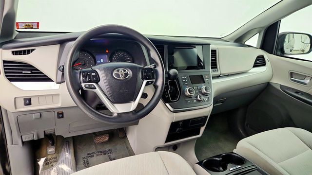 2017 Toyota Sienna LE AWD 7-Seater - 23005668 - 11