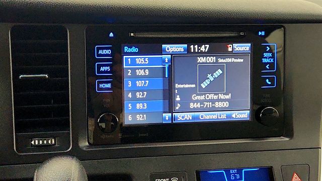 2017 Toyota Sienna LE AWD 7-Seater - 23005668 - 17