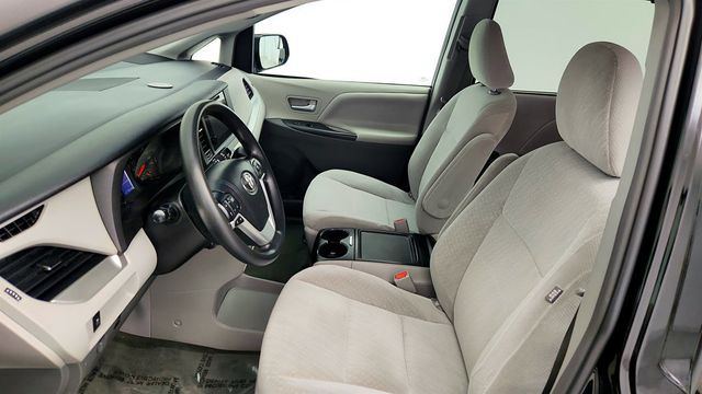 2017 Toyota Sienna LE AWD 7-Seater - 23005668 - 18