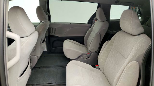 2017 Toyota Sienna LE AWD 7-Seater - 23005668 - 19