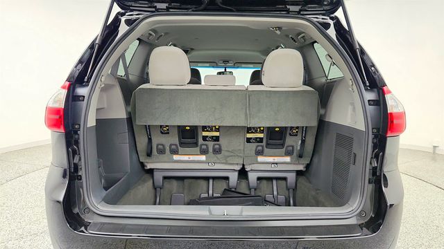 2017 Toyota Sienna LE AWD 7-Seater - 23005668 - 20