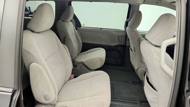 2017 Toyota Sienna LE AWD 7-Seater - 23005668 - 22