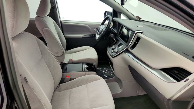 2017 Toyota Sienna LE AWD 7-Seater - 23005668 - 23