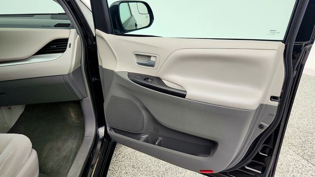 2017 Toyota Sienna LE AWD 7-Seater - 23005668 - 25