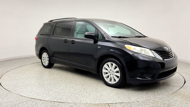 2017 Toyota Sienna LE AWD 7-Seater - 23005668 - 2