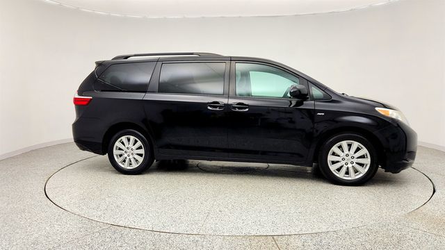 2017 Toyota Sienna LE AWD 7-Seater - 23005668 - 3