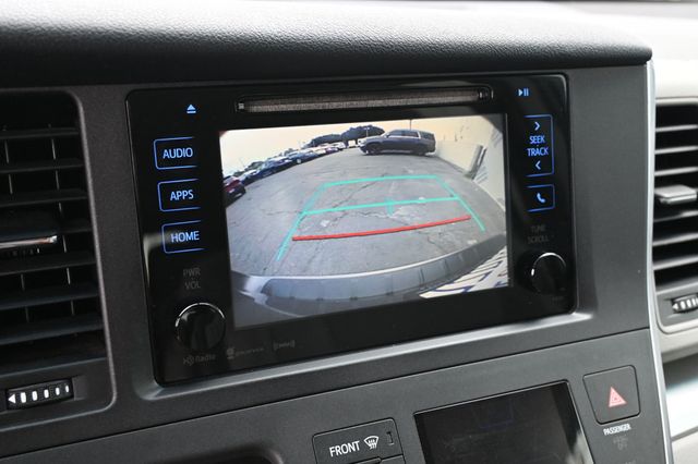 2017 Toyota Sienna LE FWD 8-Passenger - 23034892 - 10