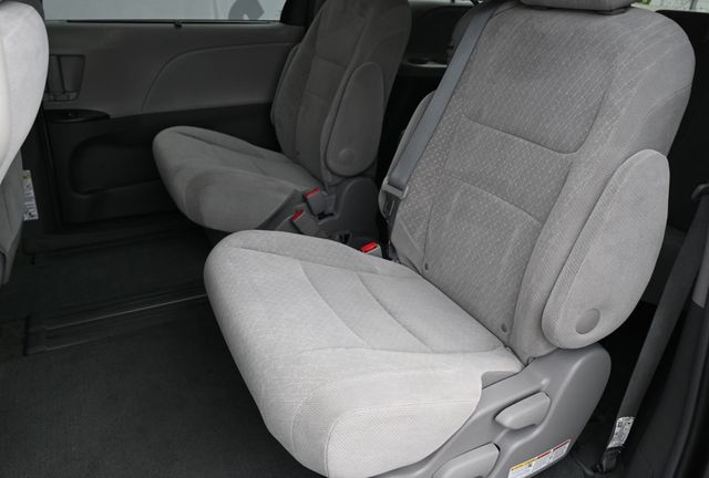 2017 Toyota Sienna LE FWD 8-Passenger - 23034892 - 12
