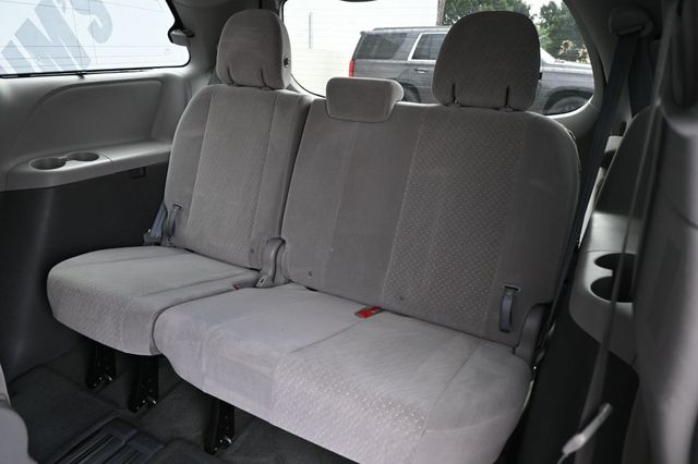 2017 Toyota Sienna LE FWD 8-Passenger - 23034892 - 13