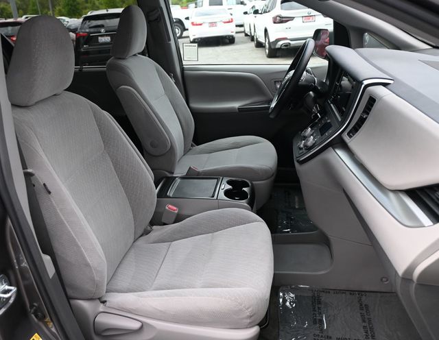 2017 Toyota Sienna LE FWD 8-Passenger - 23034892 - 14