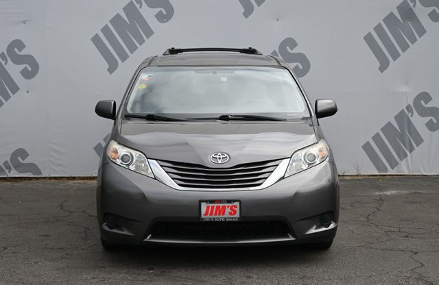 2017 Toyota Sienna LE FWD 8-Passenger - 23034892 - 1