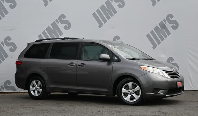2017 Toyota Sienna LE FWD 8-Passenger - 23034892 - 2